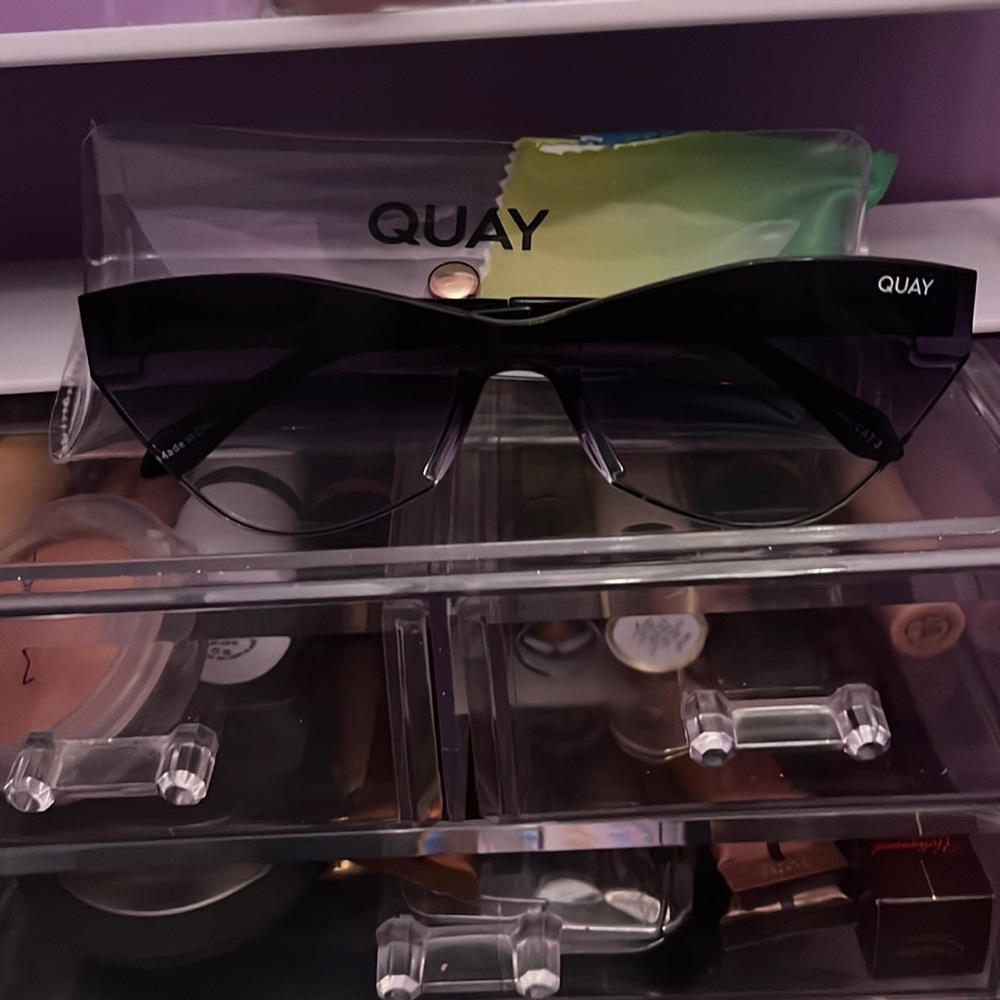 Quay Womens gradient fade sunnies